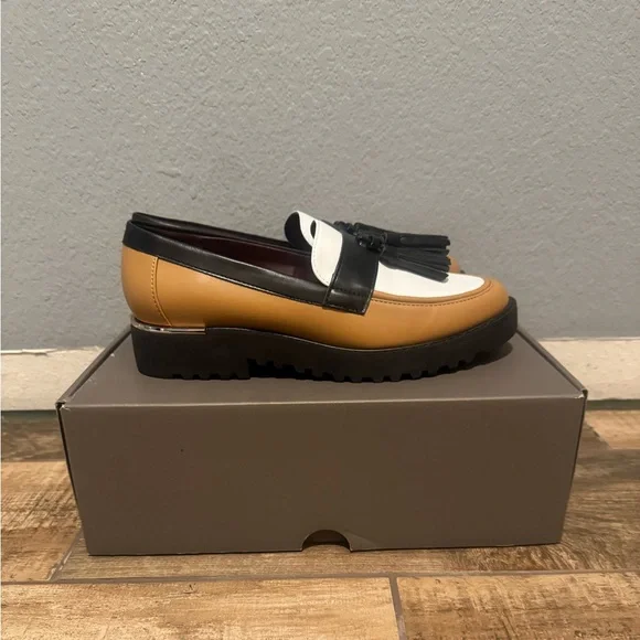 NIB Franco Sarto Carolynn Tassel Loafer Size 6.5 - Picture 2 of 8